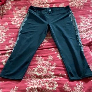 Gaiam (Kohl’s) Capri Length Yoga Pants XL Black